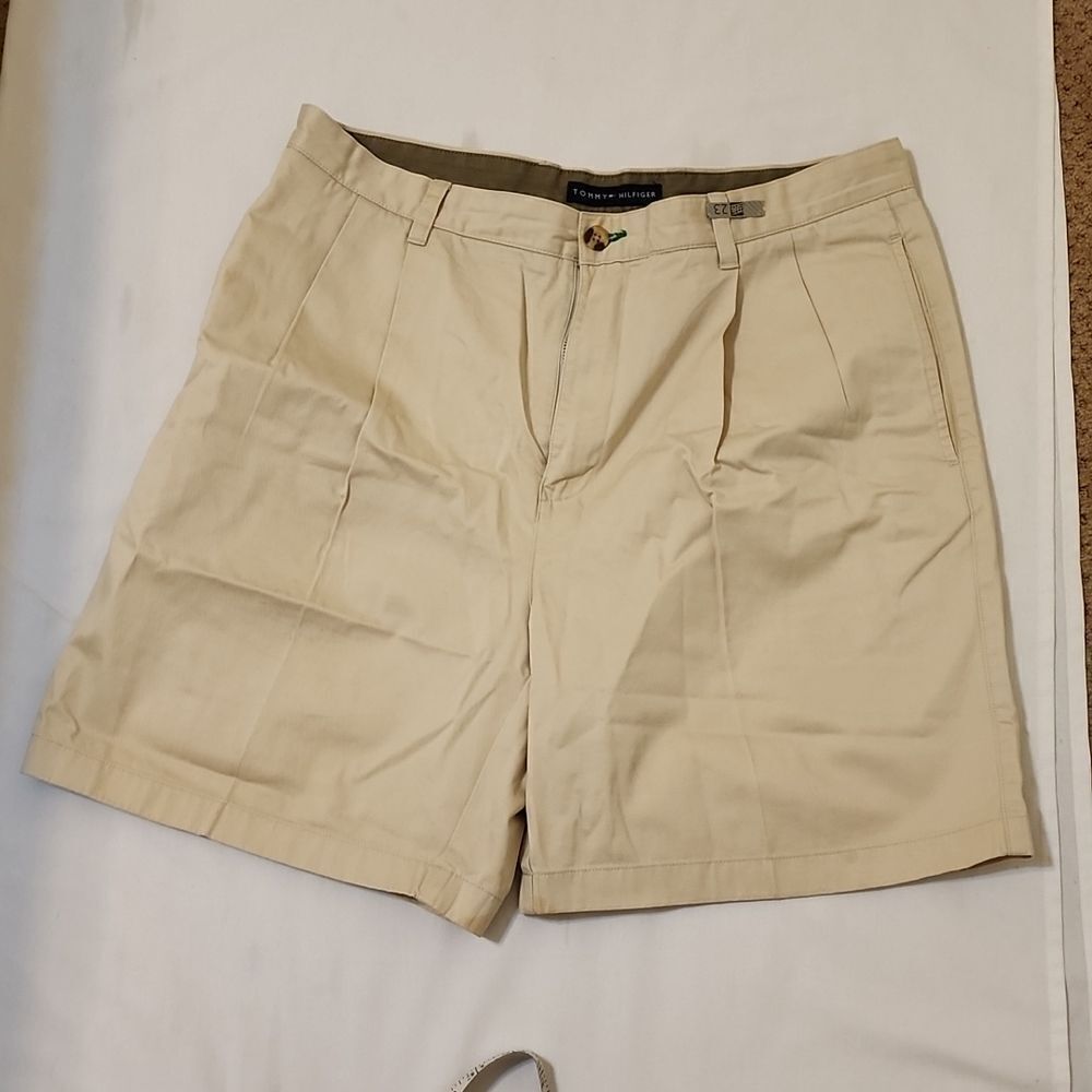 TOMMY HILFIGER‎ Men’s 36 Pleated Khaki Shorts